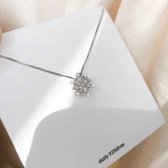 NEW Silver / Rose Gold Flash Cubic Zircon Snowflake Pendant Necklace - Picture 6 of 6